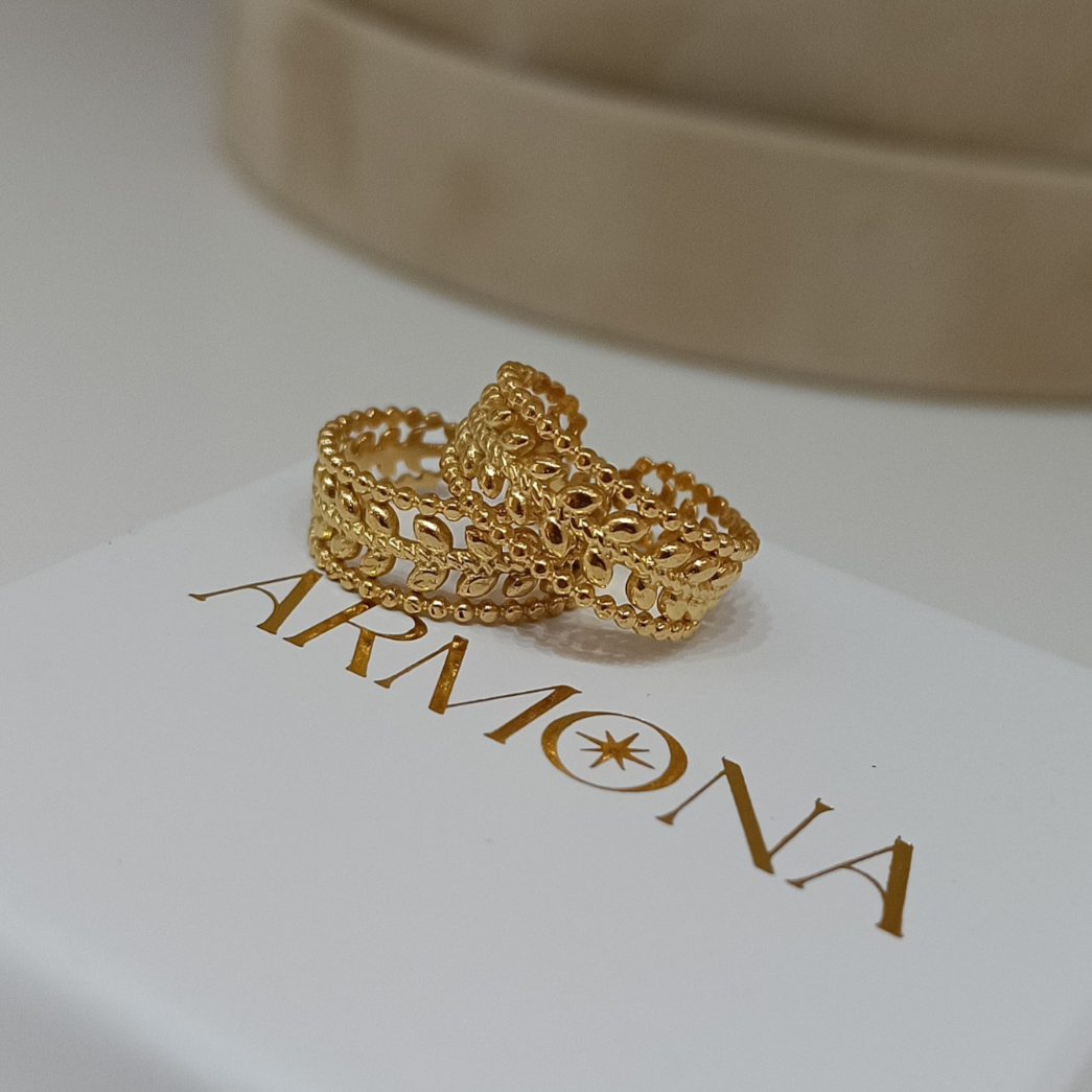 Aster Ring - Roestvrijstalen ring in 'leaf' model met een verfijnd blaadjesontwerp, hypoallergeen en waterbestendig voor een elegante en duurzame uitstraling - Armona jewelry